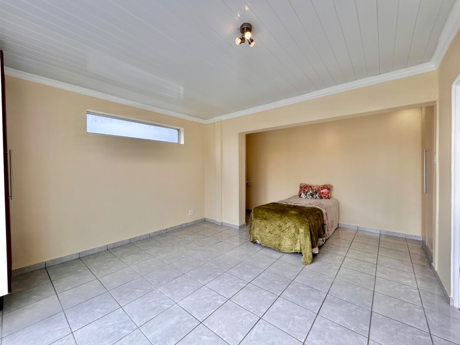 To Let 2 Bedroom Property for Rent in Zeekoevlei Western Cape